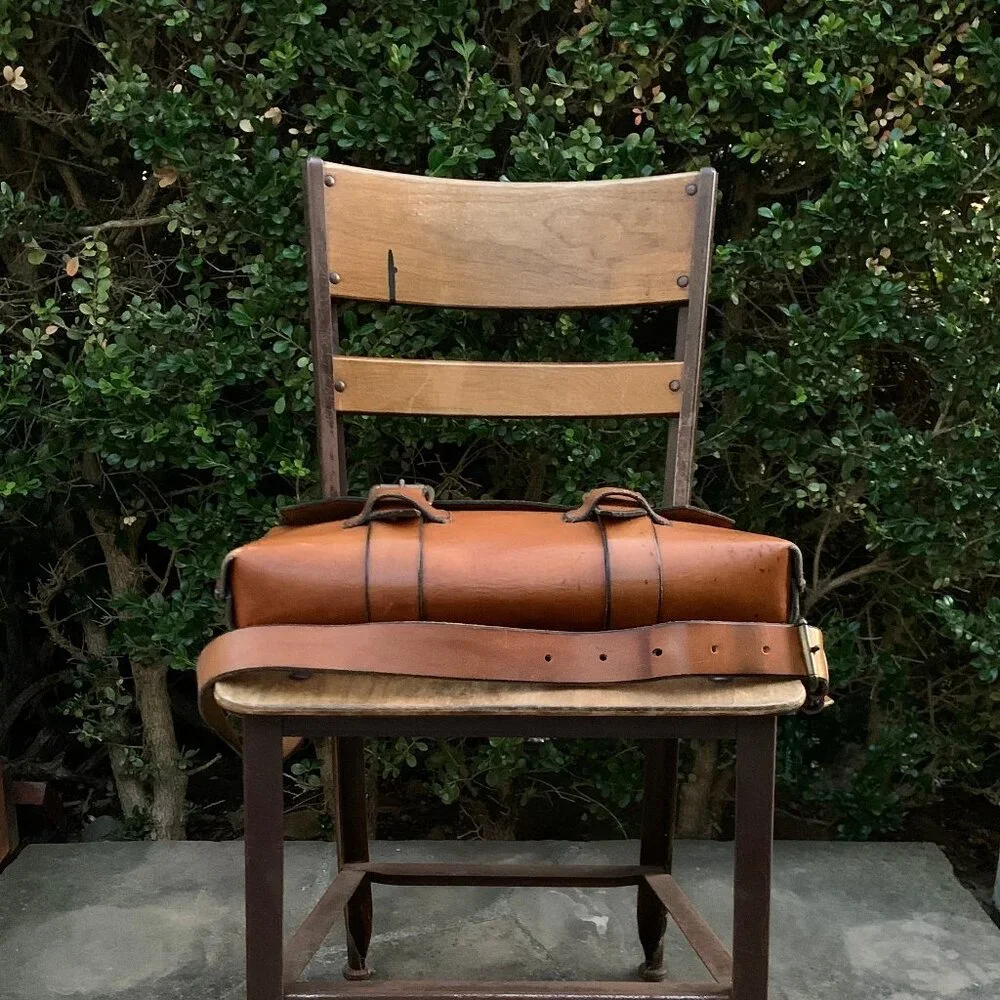 Vintage French leather briefcase messenger attache book bag - Picture 6 of 16